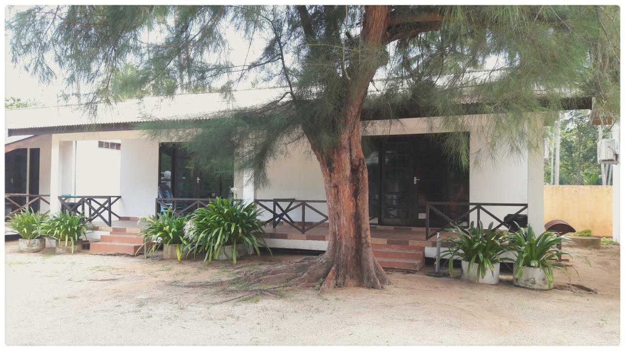 Bayu Melawi Chalet Hotel Bachok Bagian luar foto